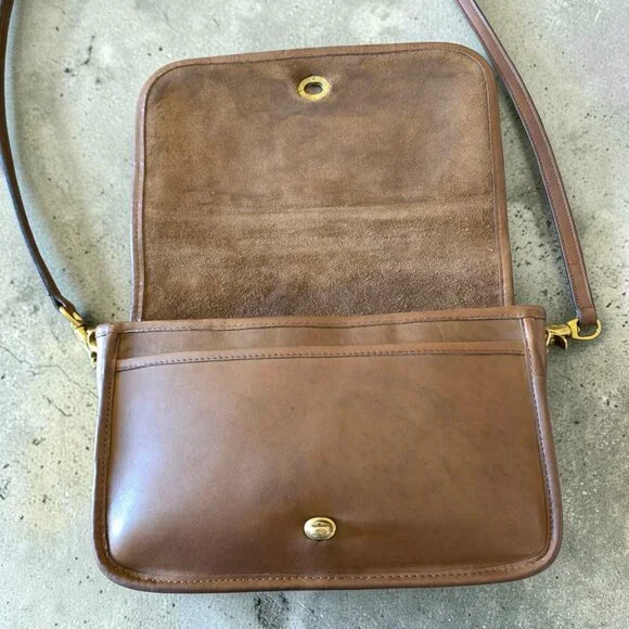 Vintage Coach 2325 British Tan NYC Glove Tanned Leather Turnlock Flap Bag USA